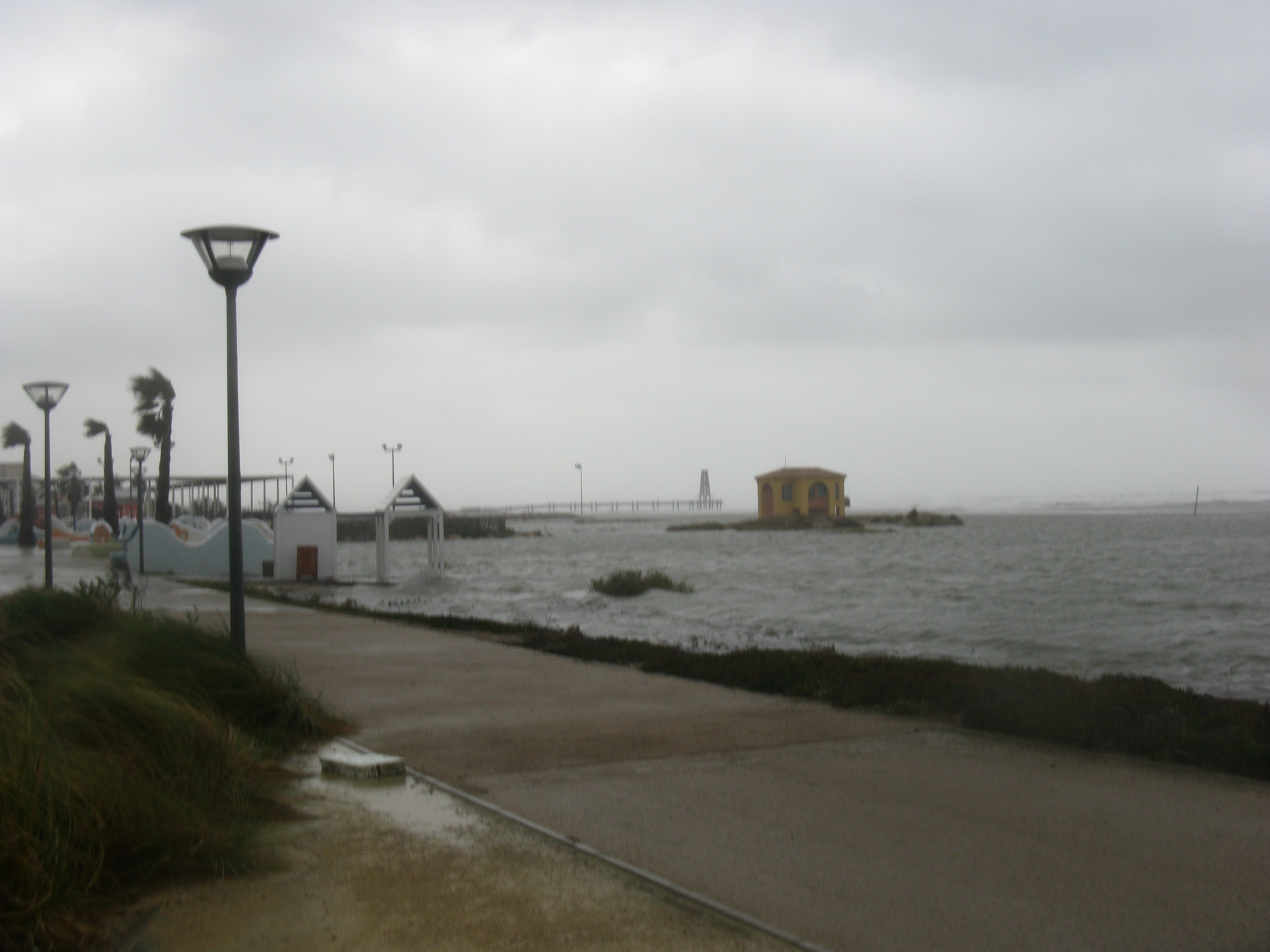 la mer sur la plage du Kyklos 11.10.2010 (Port Leucate)
