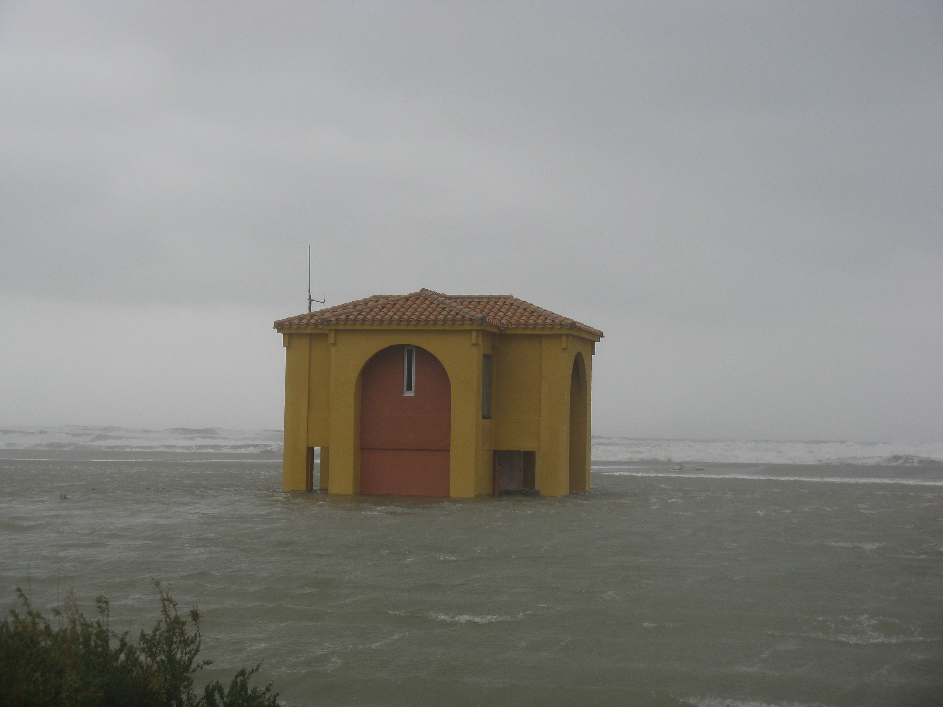 Land unter - der Kyklosstrand in Port Leucate 11.10.2010