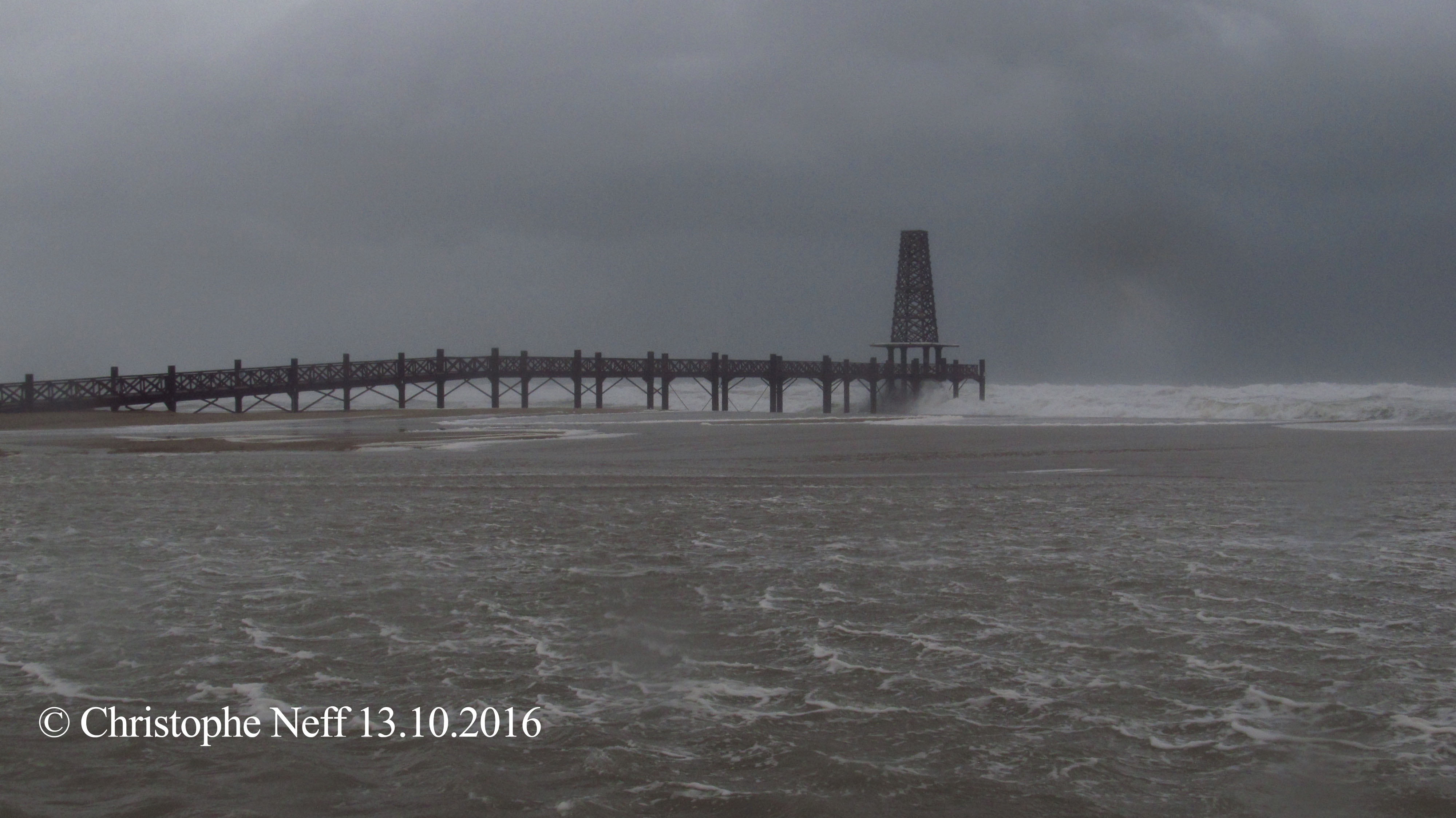 Port Leucate, 13.10.2016 la mer déferle sur le ponton
