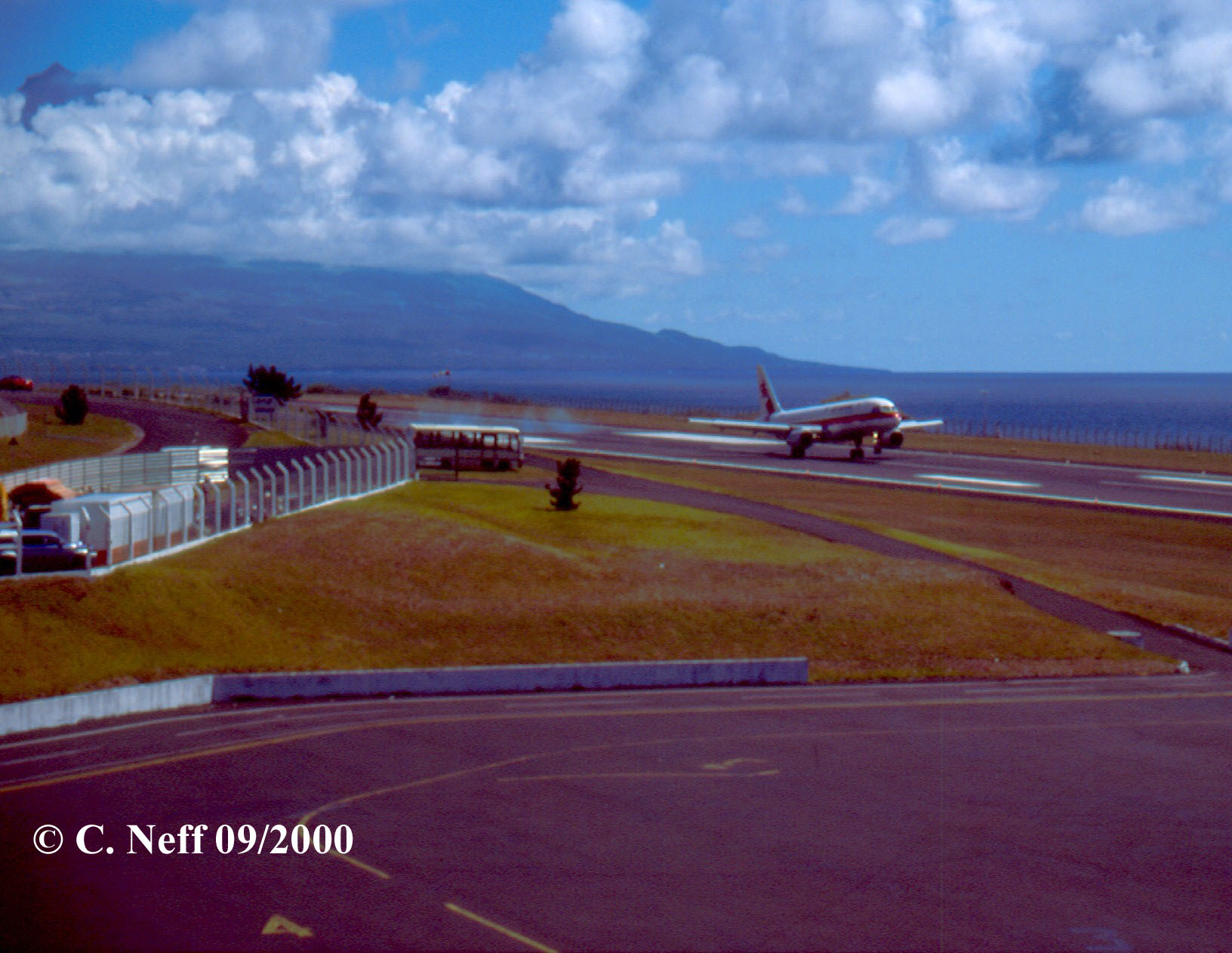 Aufsetzten TAP Airbus Horta Castelo Branco Sept. 2000