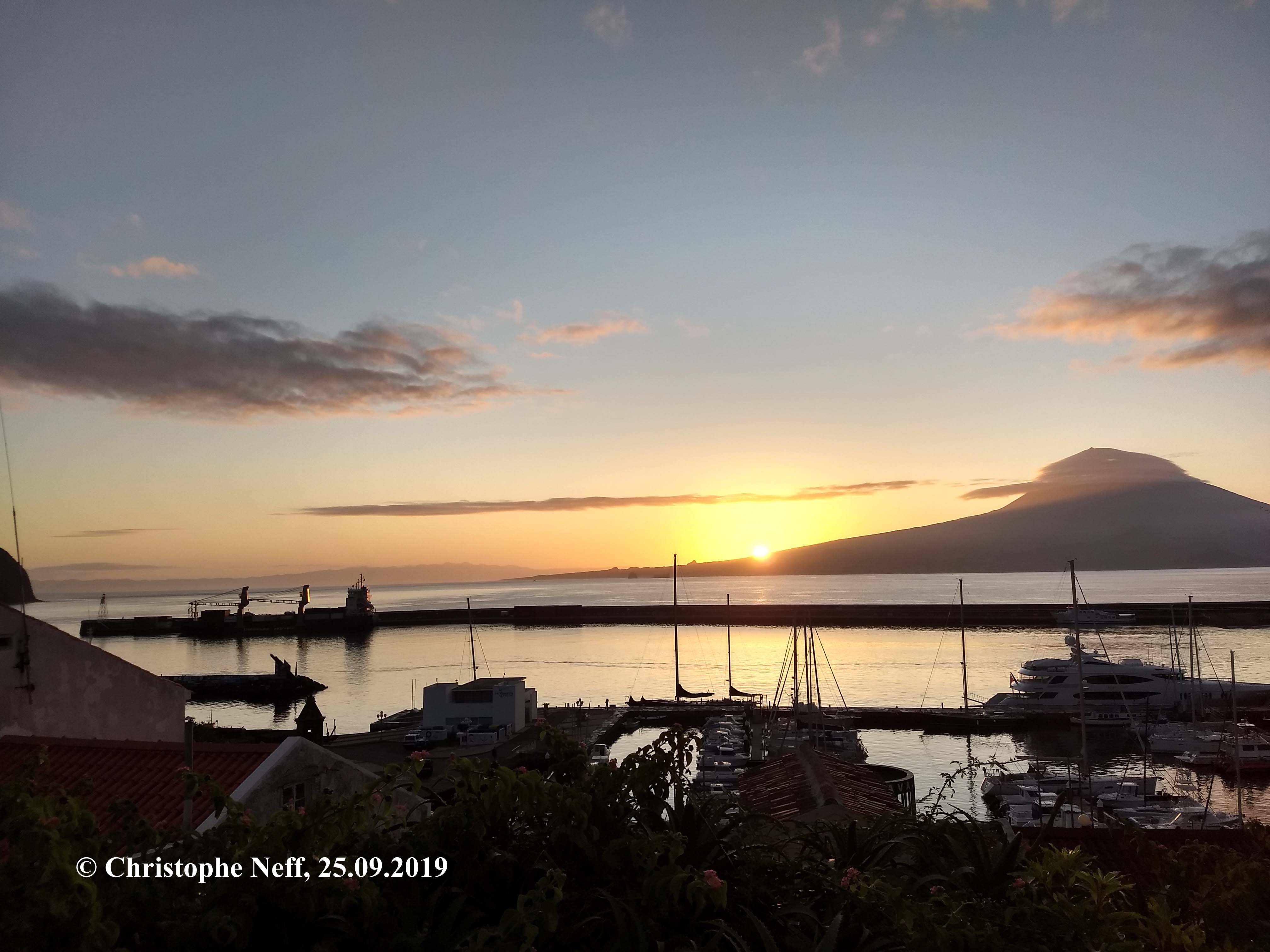 « le jour se lève à Horta » 25.09.2019