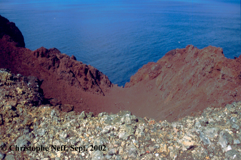 Capelinhos Blick in die Reste des alten Zentralkraters September 2002