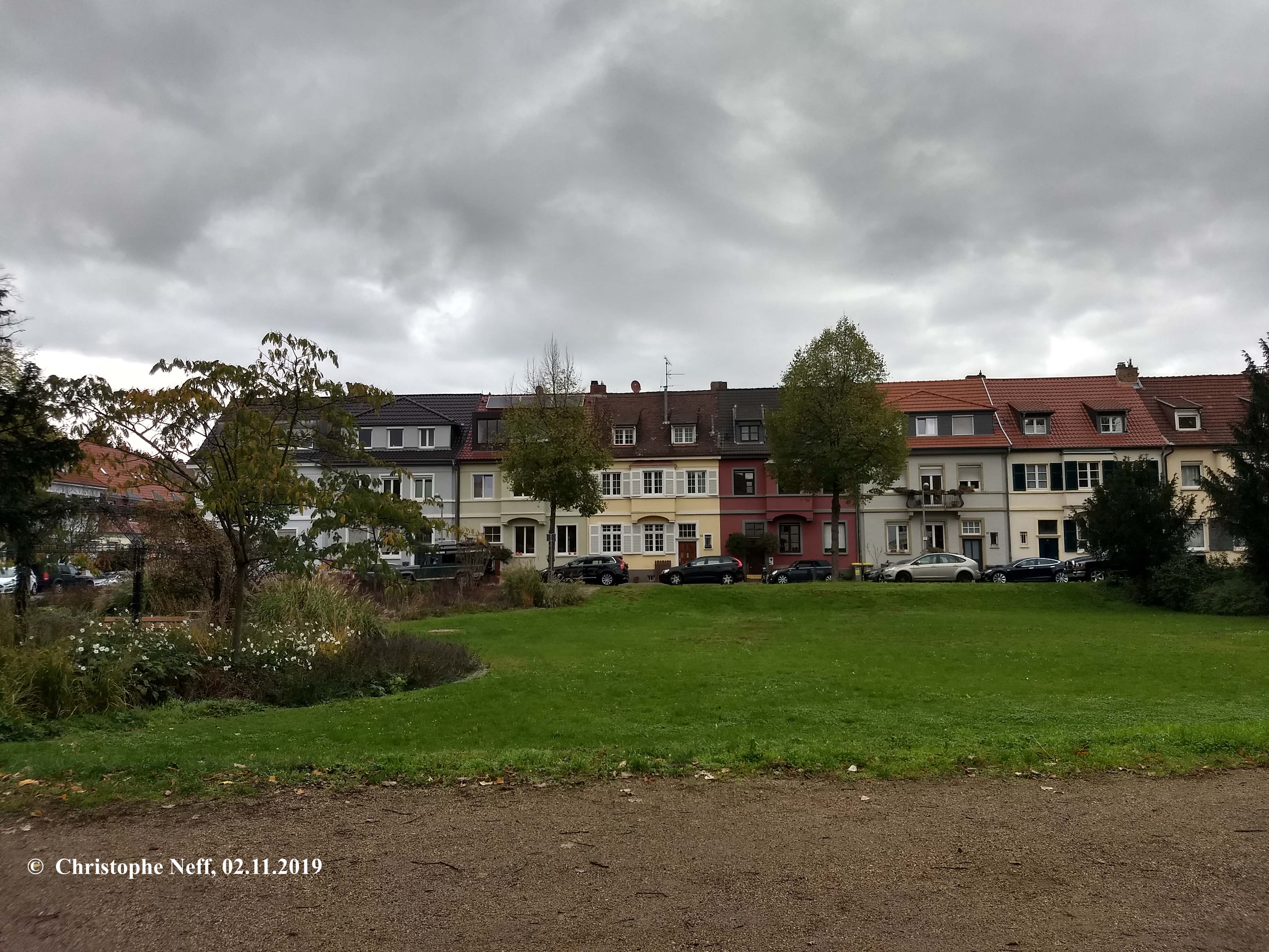 Novemberblick auf die Grünewaldstraße in Mannheim - Neuostheim 02.11.2019