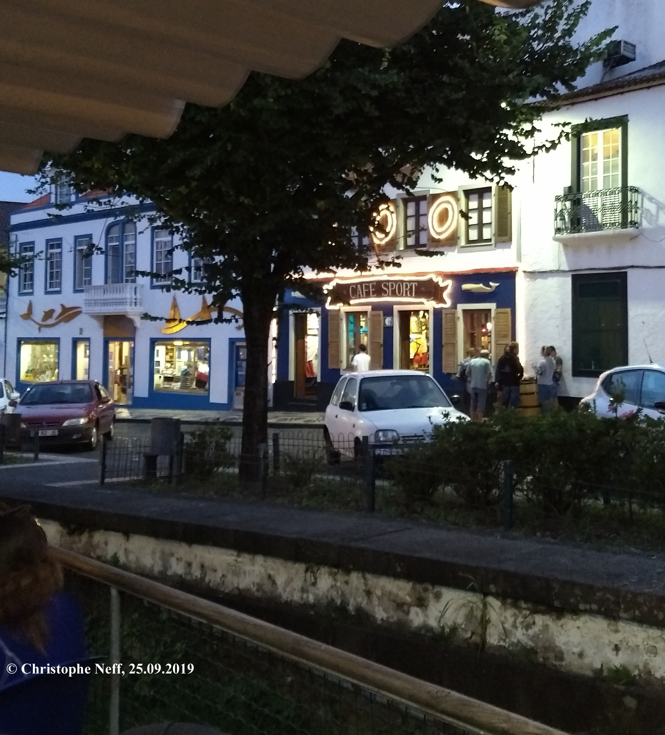 Vue sur Peter Café Sport (Horta 25.09.2019)