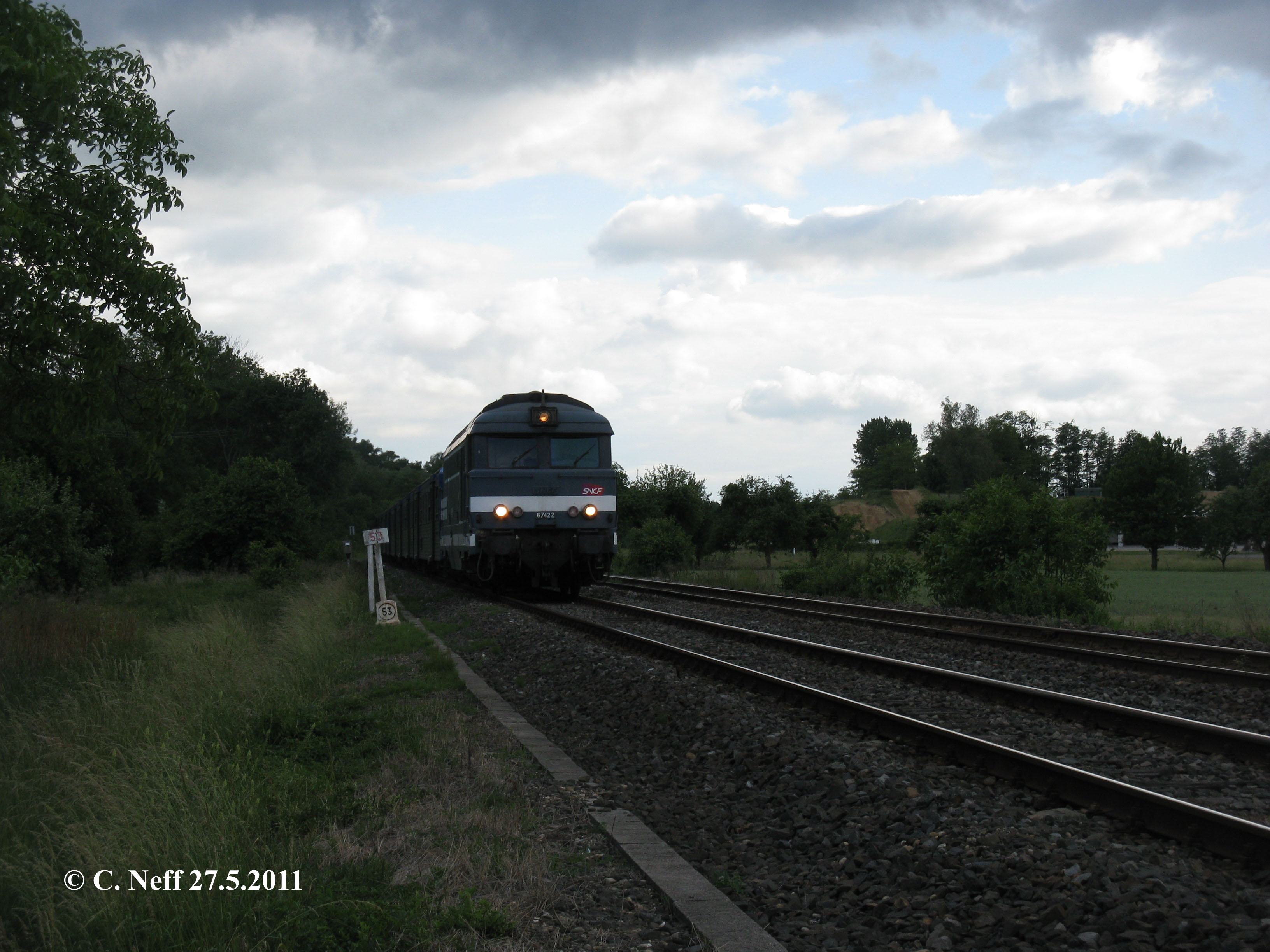BB 67422 vor TER 830734 zwischen Mothern und Lauterbourg 27.5.2011